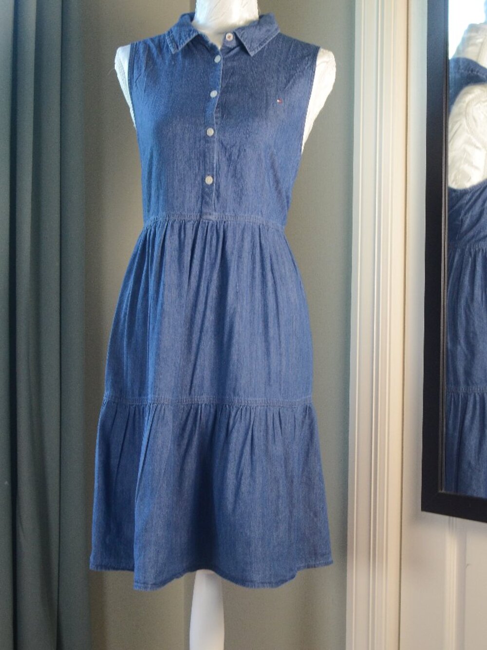 Tommy Hilfiger Chambray Sleeveless Shirt Dress Blue Button Front Size 10 Midi